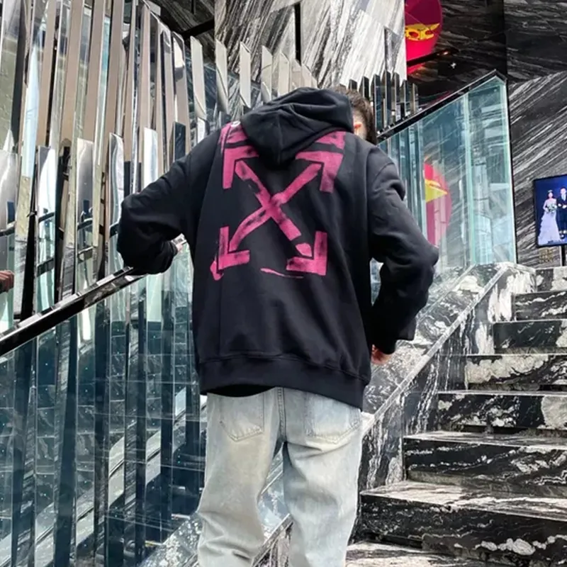 ♻️💯Upper body reference model picture❤️Top tested version OFF-WHITE (OW) 99 pink oil graffiti for men and women, pure cotton same style loose pullover hooded sweatshirt jacket zipper, professional handmade dot printing, delicate and full, strong color layering, breathable printing and not sticky! The gradient of the layers is clear, the texture and texture are visible, the fabric and printing are completely combined, and the frosted feel is delicate. The fabric is made of 460g fish scale terry cotton fabric, which has a full drape. Customized zipper pull with OFFWHITE metal engraving on it and a concave feel. This is a must-see for identification. The hat rope pendant clock has metal engravings. This is a detail that is easily overlooked.  Like Monet's oil paintings, it has always occupied the top sales list on major domestic and foreign platforms, and offline stores can also be said to be often out of stock.  Couple matching, personalized and trendy! Elegant and classic style, versatile for daily use. Couple style 👫 Suitable for both men and women. Size chart Recommended 180-220 pounds P: 420